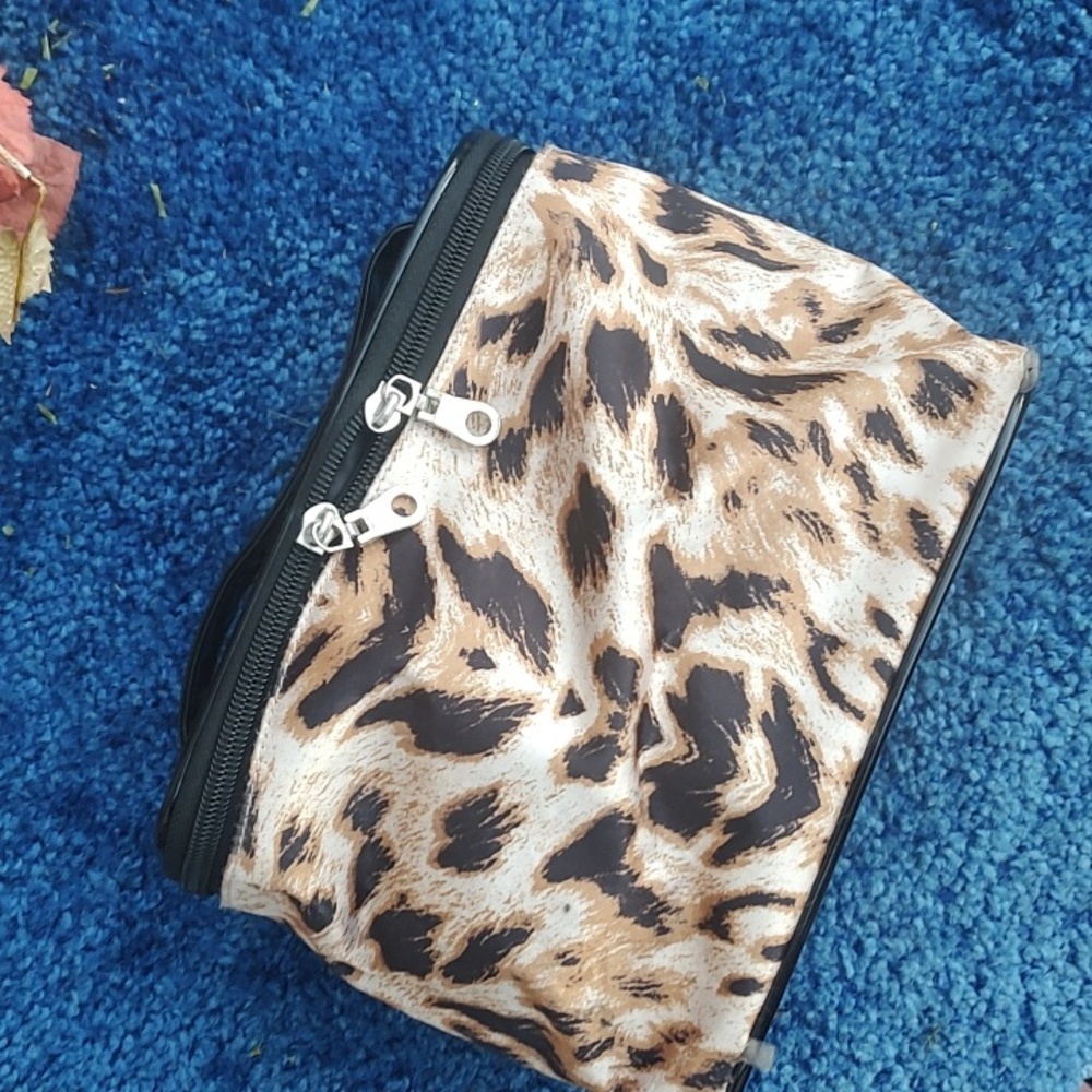 Leopard Make up Bag - Picture 6 of 8